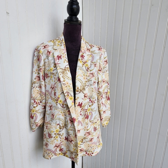 Cato Off-White Floral Blazer with Notched Lapels and Long Sleeves - Picture 1 of 16